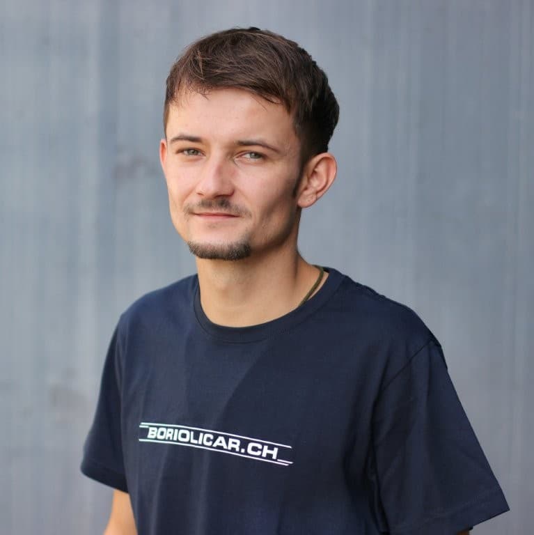 Dennis Buchmeier, Kundendienst, Carrosserielackierer EFZ